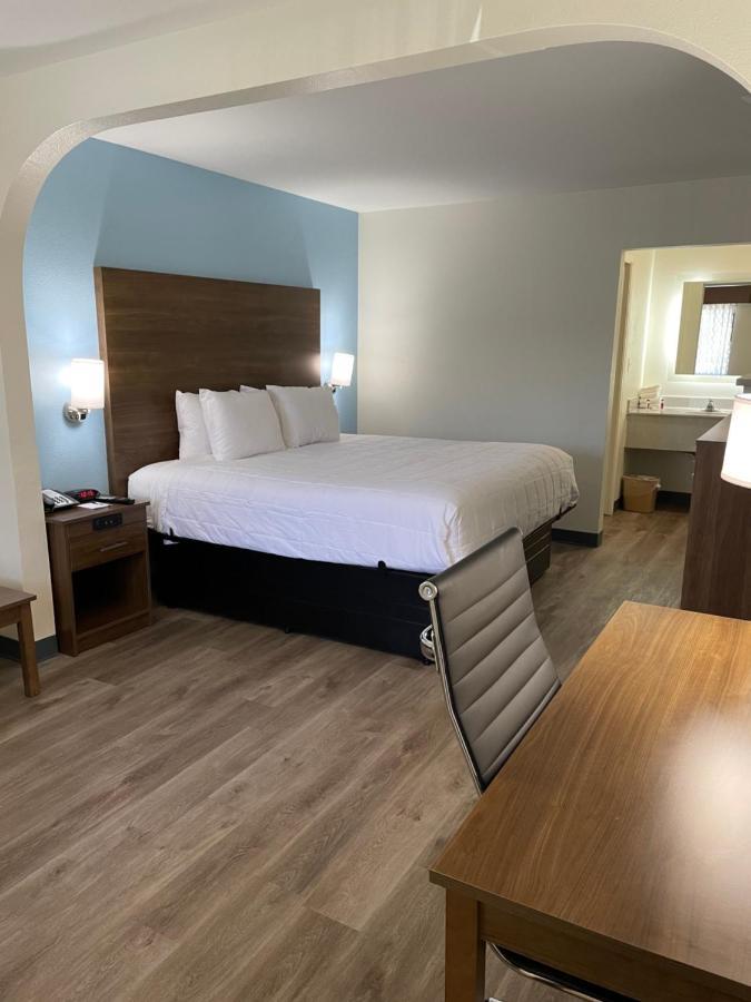 Baymont By Wyndham Biloxi - Ocean Springs Motell Exteriör bild