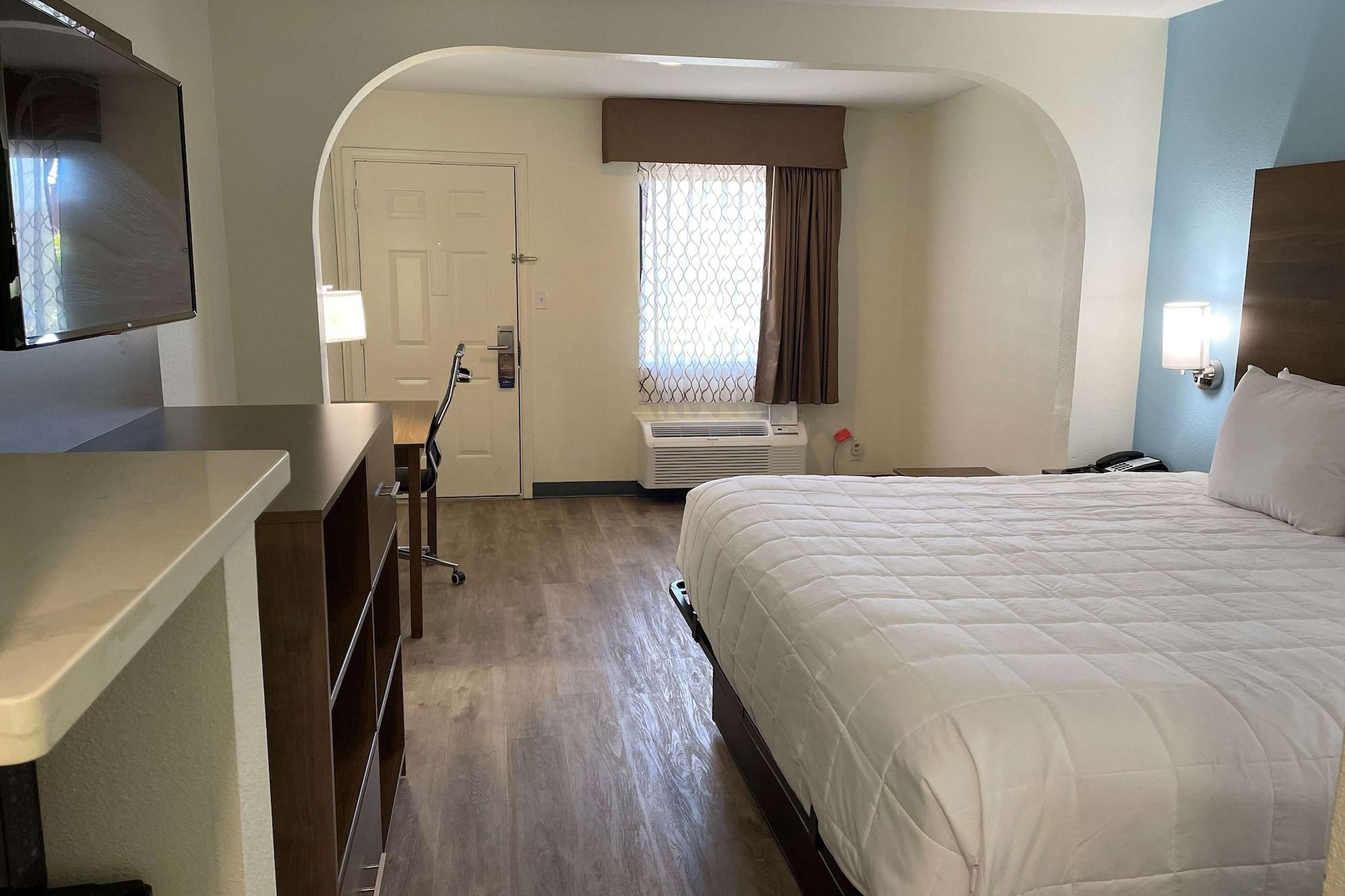 Baymont By Wyndham Biloxi - Ocean Springs Motell Exteriör bild