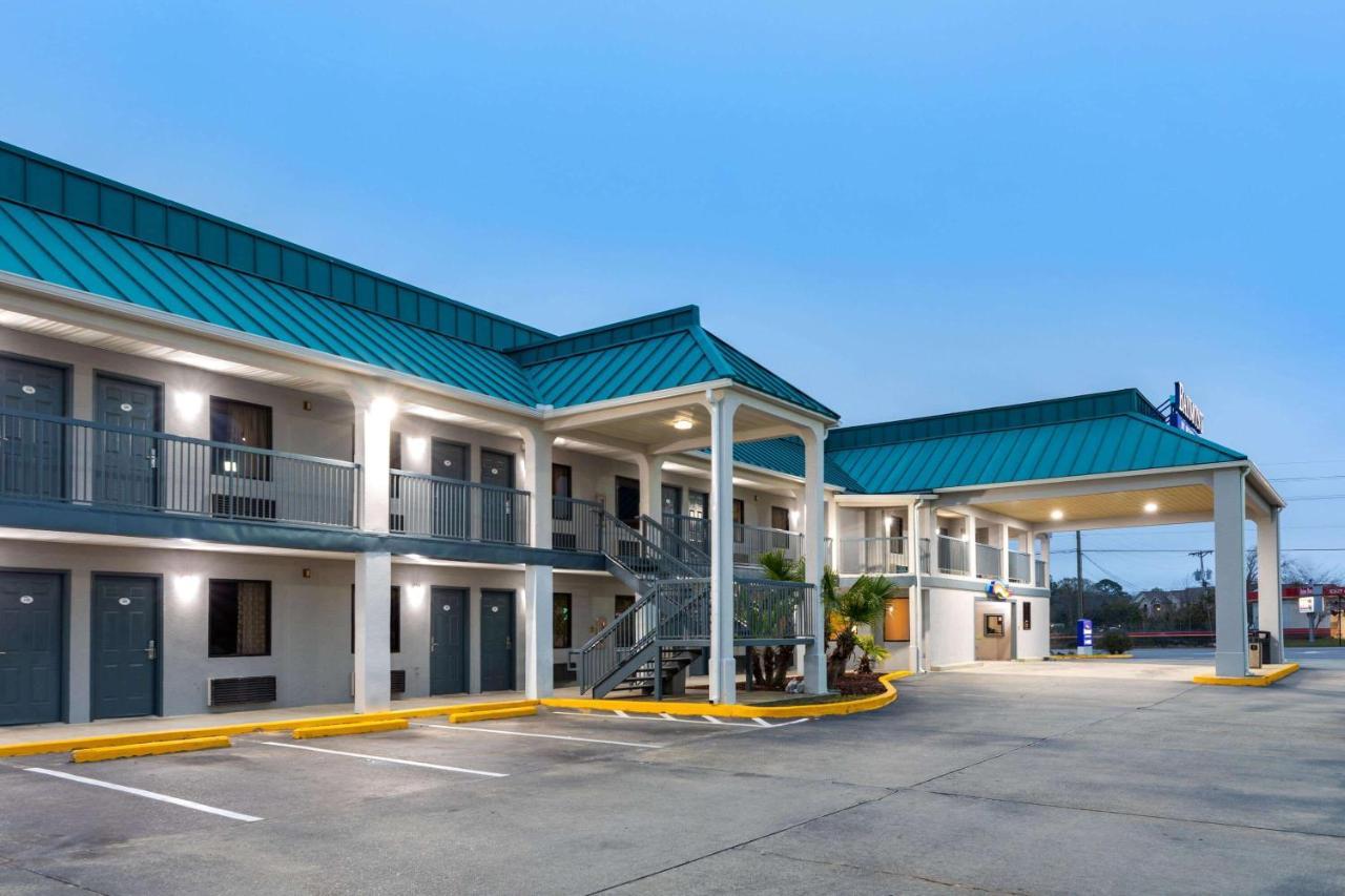 Baymont By Wyndham Biloxi - Ocean Springs Motell Exteriör bild