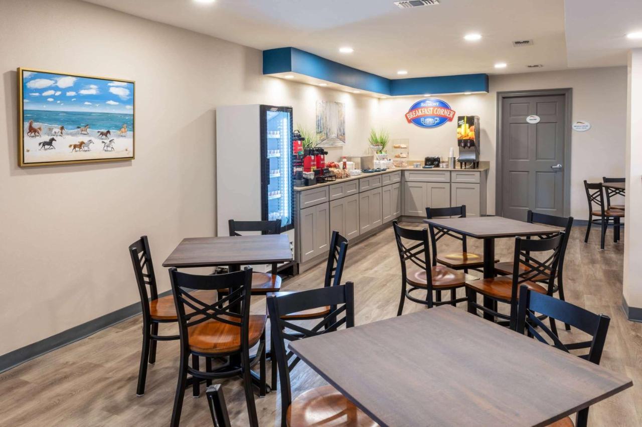 Baymont By Wyndham Biloxi - Ocean Springs Motell Exteriör bild