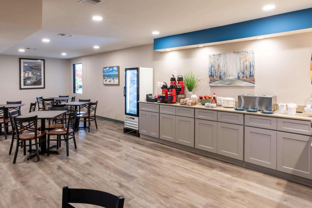 Baymont By Wyndham Biloxi - Ocean Springs Motell Exteriör bild
