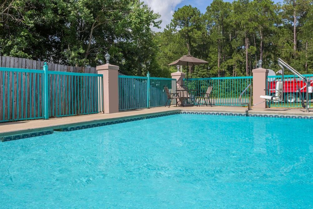 Baymont By Wyndham Biloxi - Ocean Springs Motell Exteriör bild