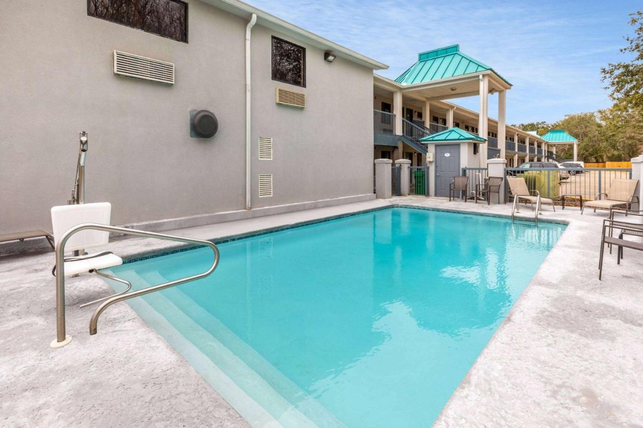 Baymont By Wyndham Biloxi - Ocean Springs Motell Exteriör bild