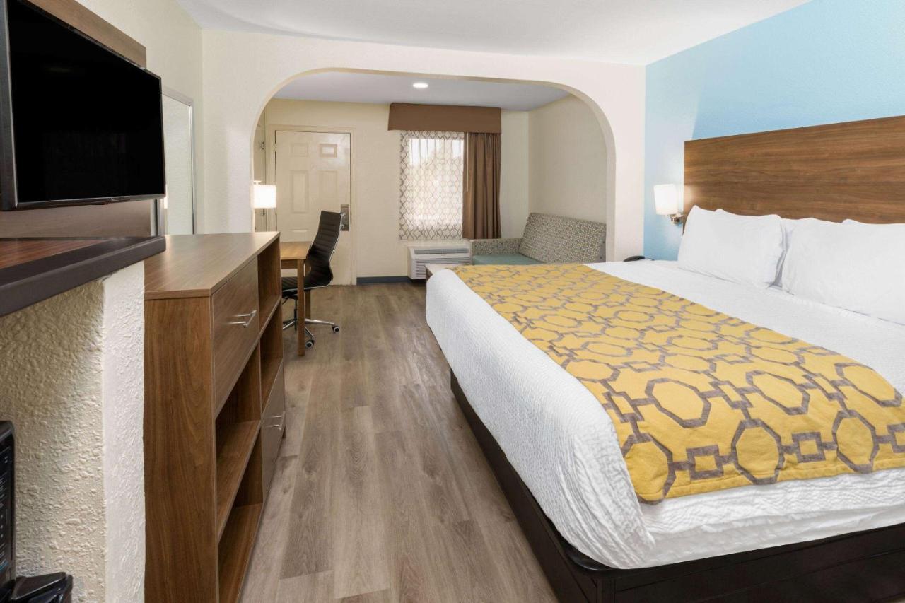 Baymont By Wyndham Biloxi - Ocean Springs Motell Exteriör bild