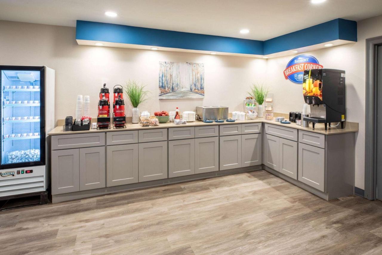 Baymont By Wyndham Biloxi - Ocean Springs Motell Exteriör bild