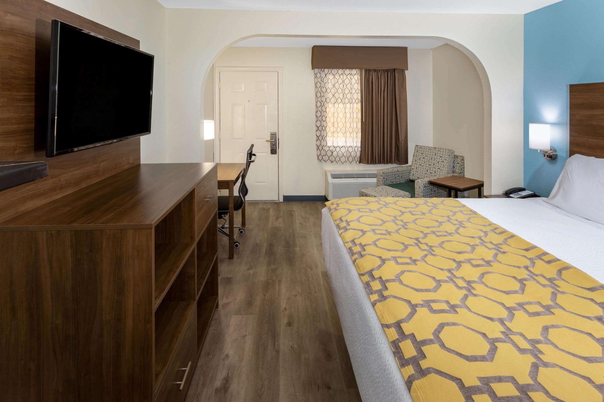 Baymont By Wyndham Biloxi - Ocean Springs Motell Exteriör bild