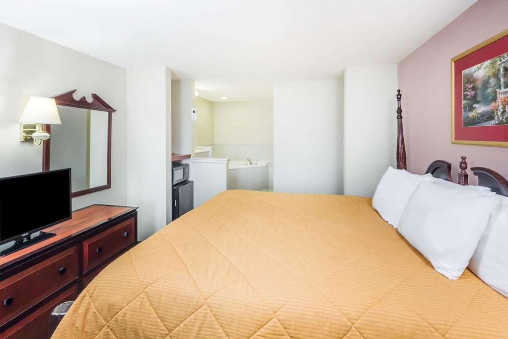 Baymont By Wyndham Biloxi - Ocean Springs Motell Rum bild