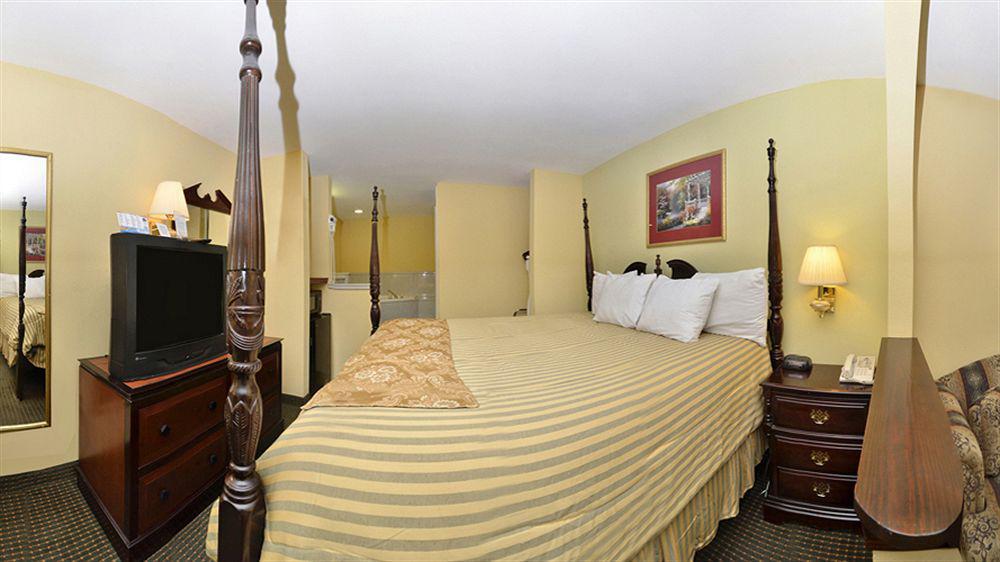 Baymont By Wyndham Biloxi - Ocean Springs Motell Exteriör bild